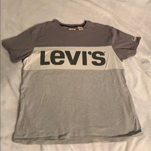 Levi’s t-shirt